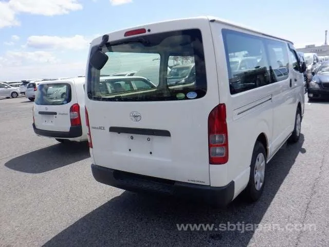 Toyota Regiusace Van 2018 photo 4