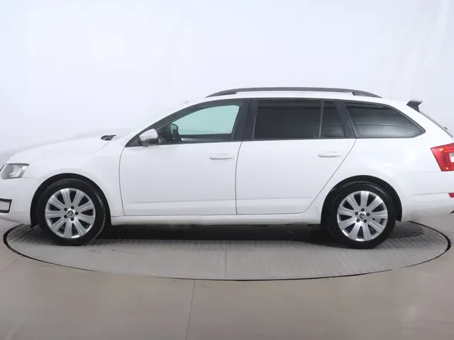 Skoda Octavia Combi 2014 photo 2