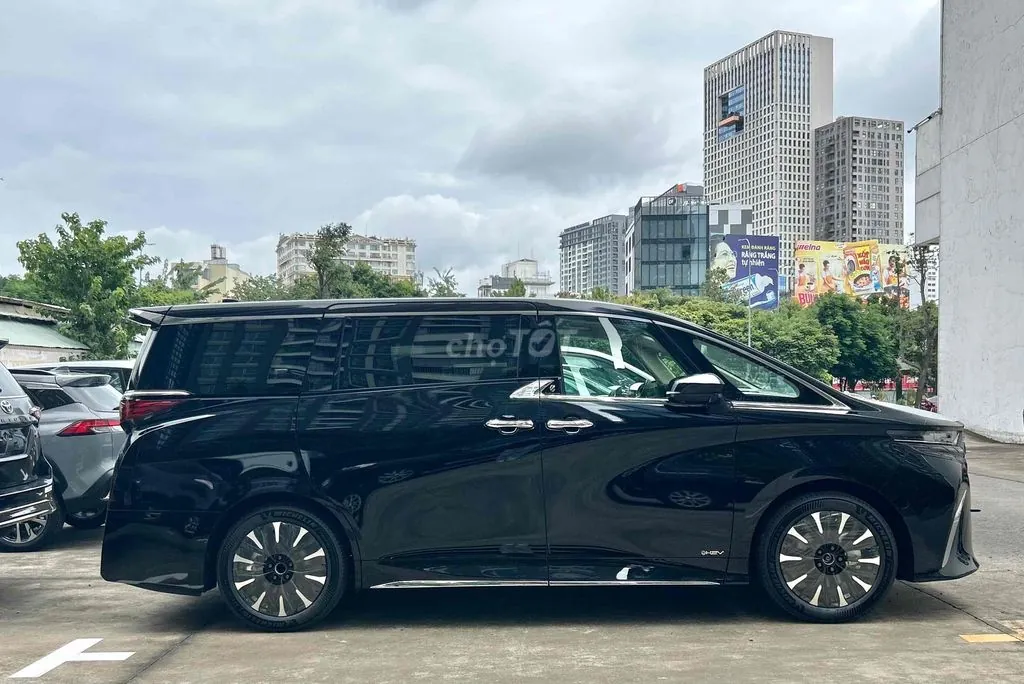 Toyota Alphard 2026 photo 3