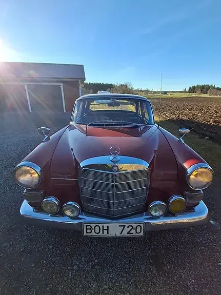 Mercedes-Benz 200 D