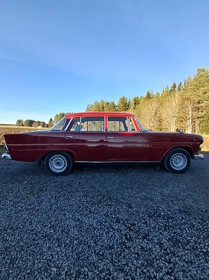 Mercedes-Benz 200 D 1968 photo 3