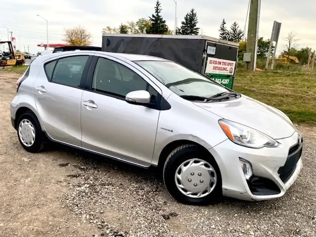 Toyota Prius C 2017 photo 3