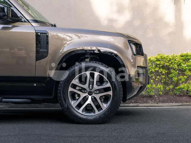 Land Rover Defender 2026 photo 5