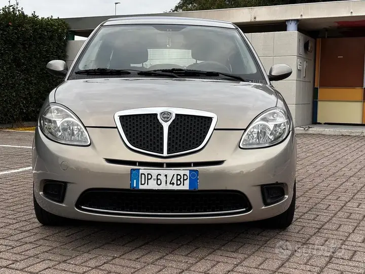 Lancia Ypsilon