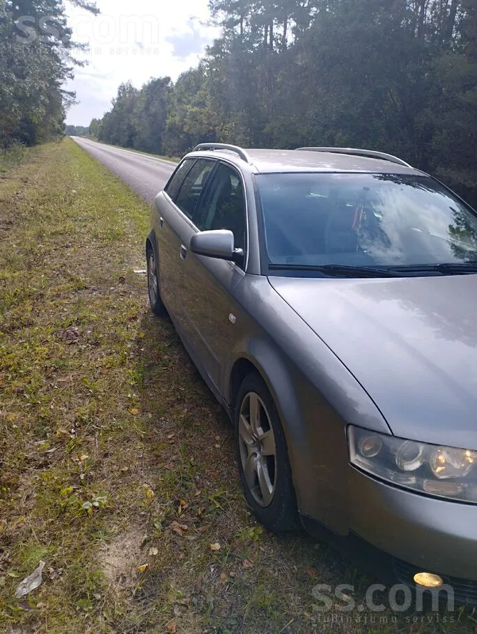 Audi A4 2004 photo 2