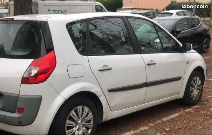 Renault Megane 2009 photo 2