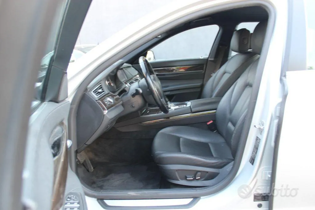 BMW 7 Series 2009 photo 4