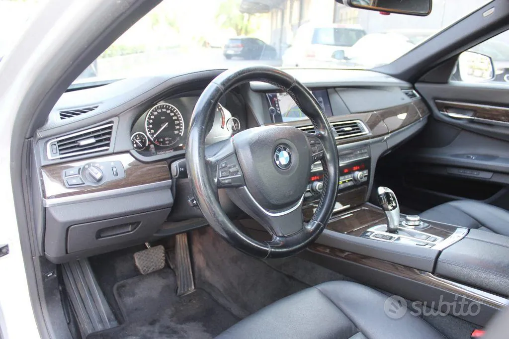 BMW 7 Series 2009 photo 3