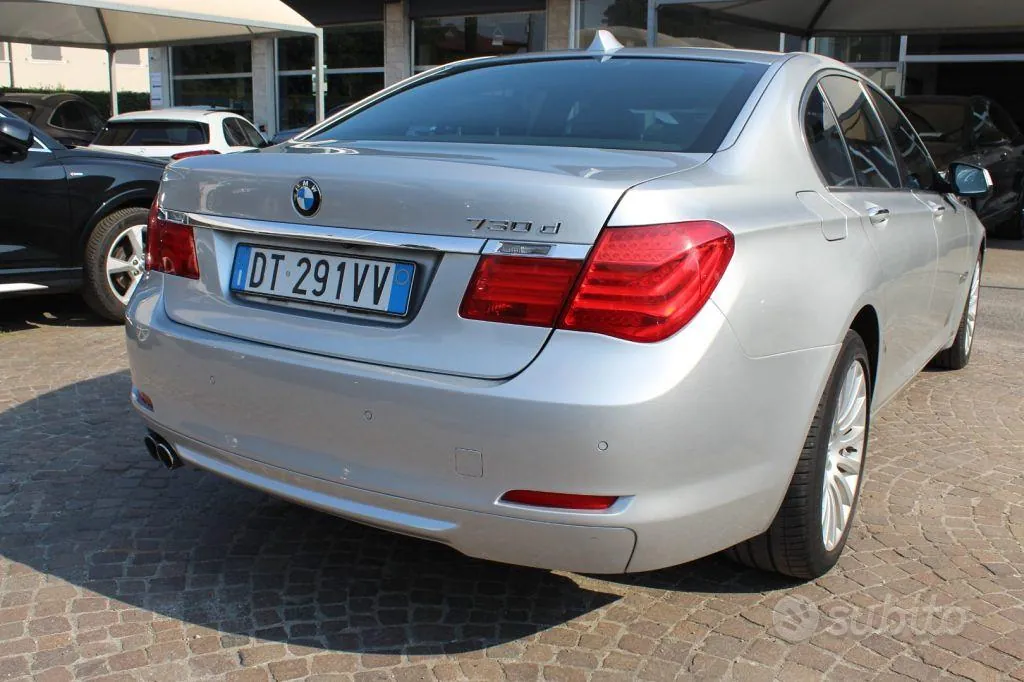 BMW 7 Series 2009 photo 2