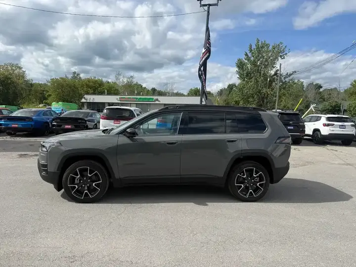Jeep Cherokee 2026 photo 2