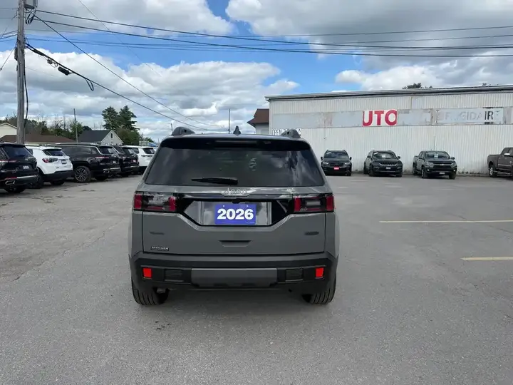 Jeep Cherokee 2026 photo 4