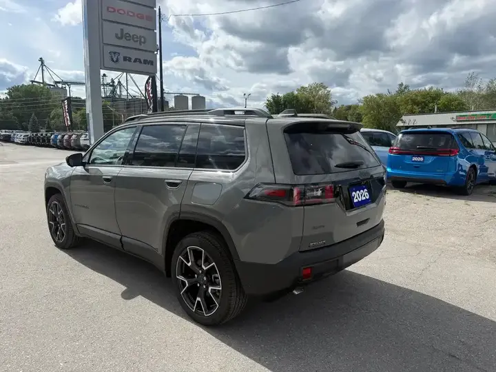 Jeep Cherokee 2026 photo 3