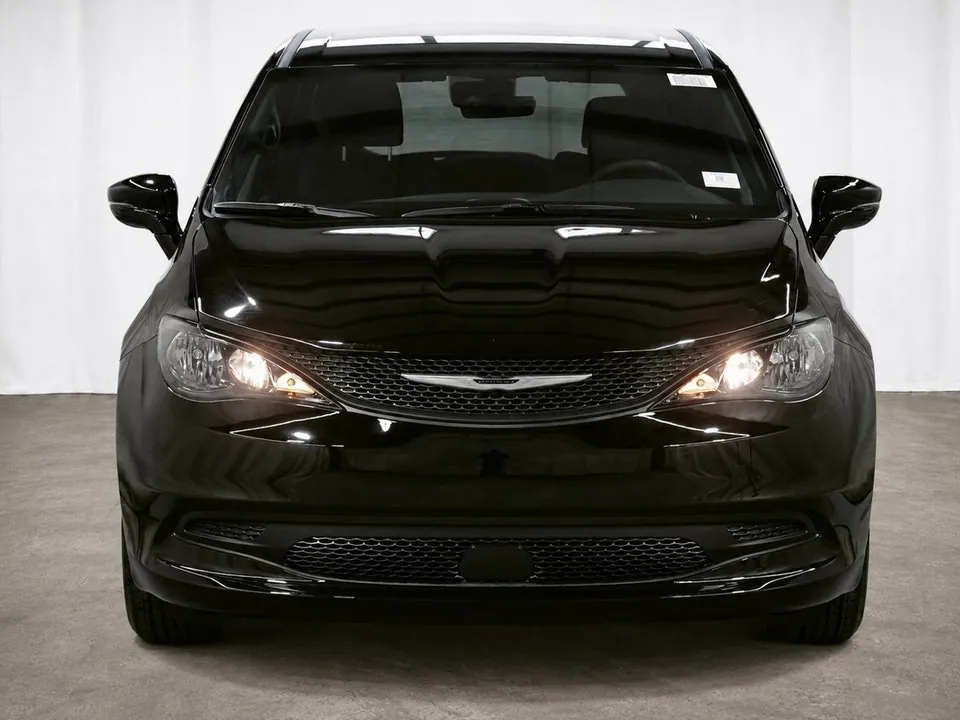 Chrysler Grand Caravan 2026 photo 2
