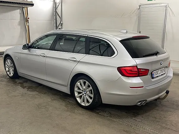 BMW 5 Series 2011 photo 2