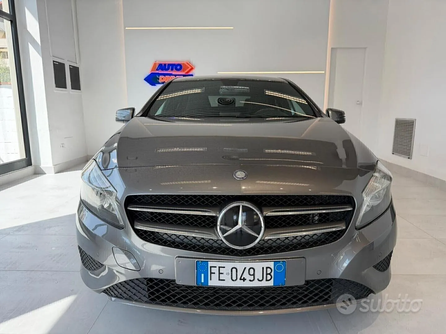 Mercedes-Benz A 180 2015 photo 2