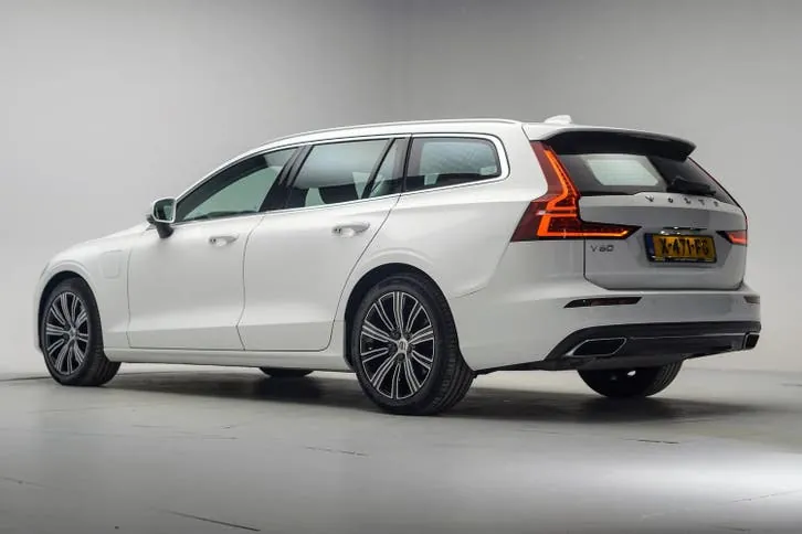 Volvo V60 2021 photo 3