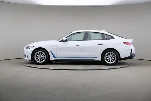 BMW I4 2022 photo 4