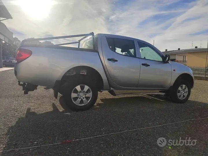 Mitsubishi L200 2006 photo 3