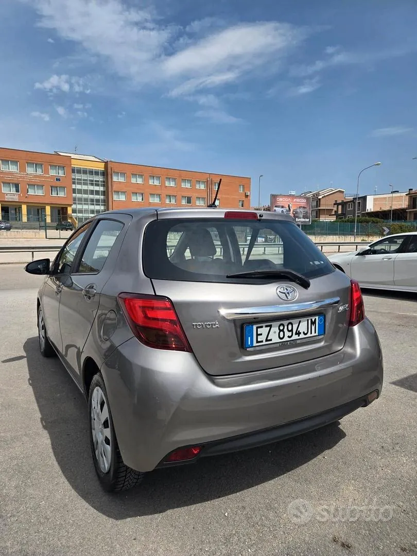Toyota Yaris 2015 photo 5