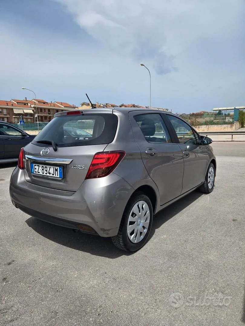 Toyota Yaris 2015 photo 4