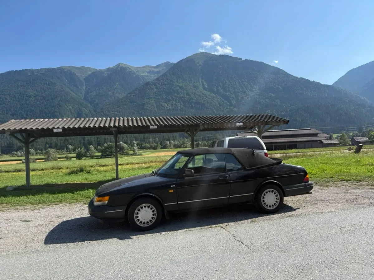 Saab 900