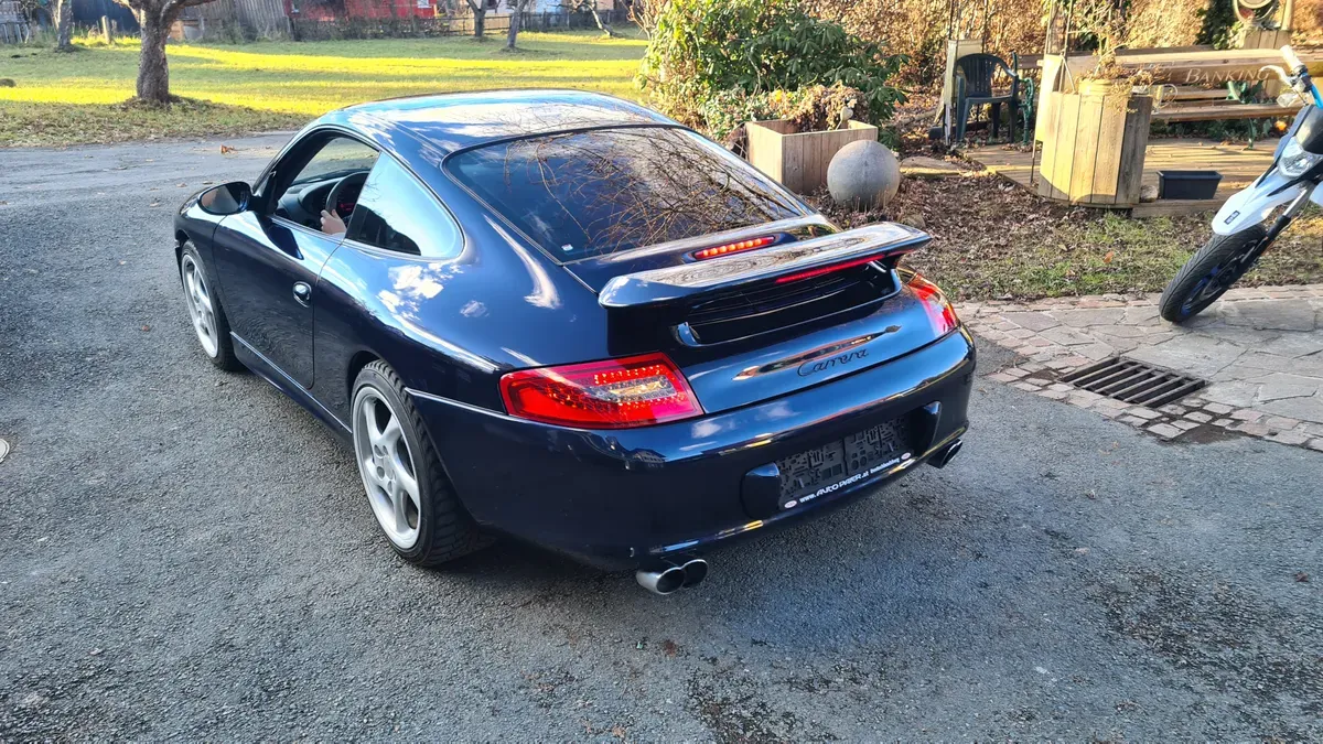 Porsche 911 2023 photo 2