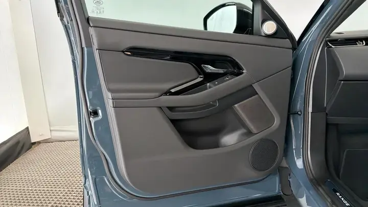 Land Rover Range Rover Evoque 2026 photo 4