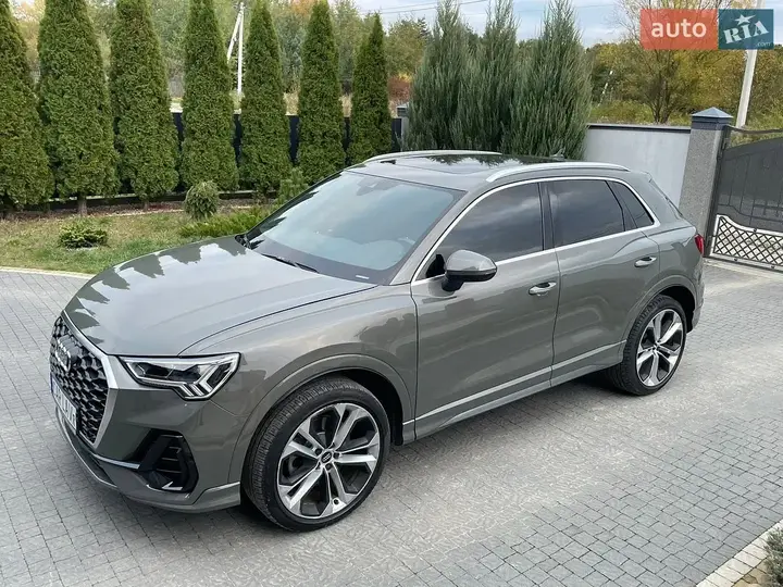 Audi Q3 2019 photo 2