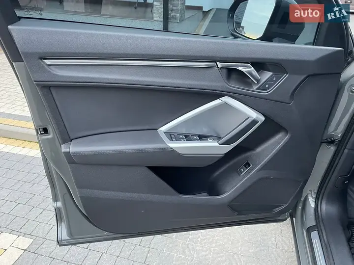 Audi Q3 2019 photo 5