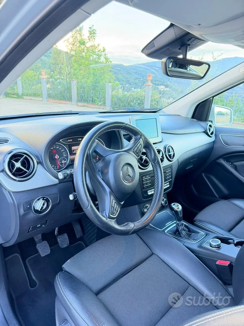 Mercedes-Benz B180D 2018 photo 5