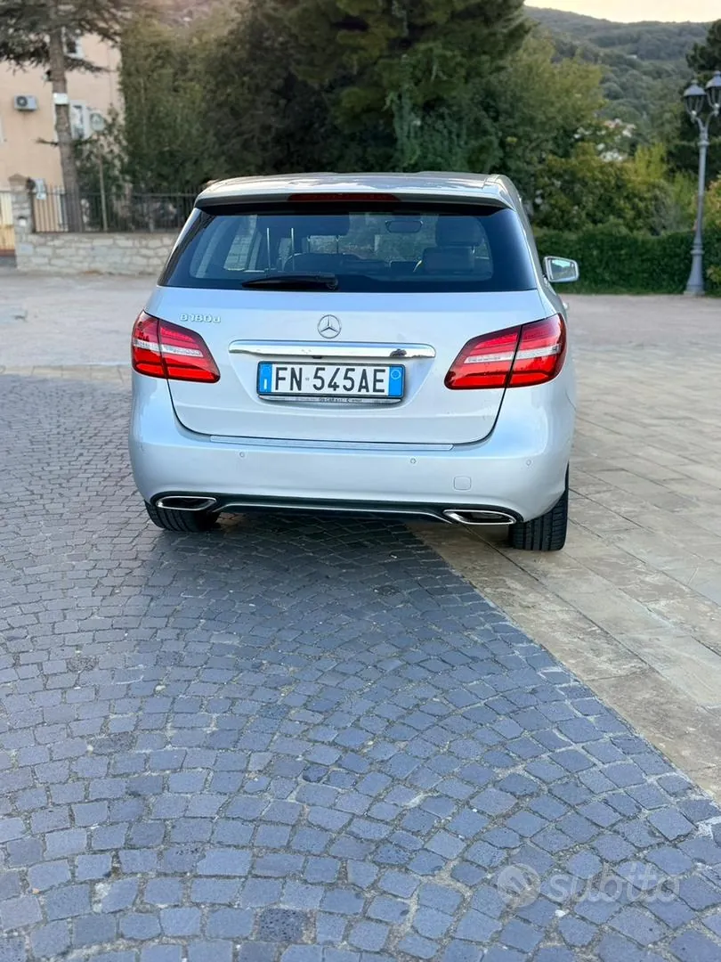 Mercedes-Benz B180D 2018 photo 4