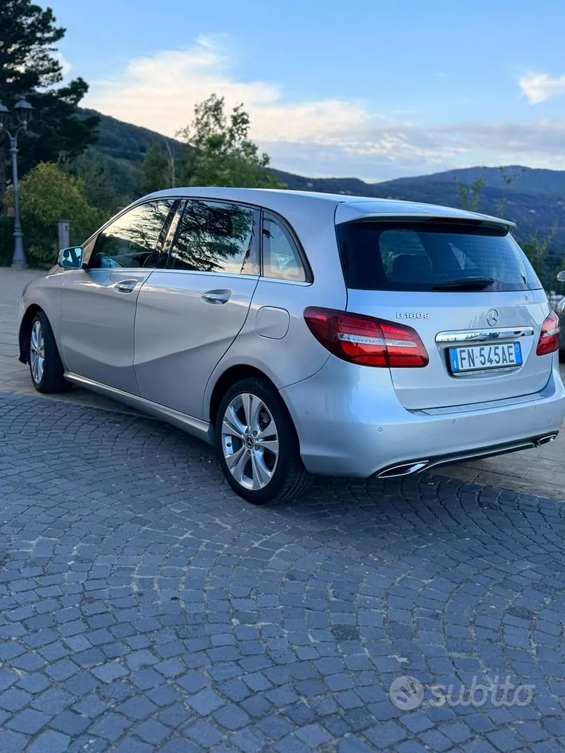 Mercedes-Benz B180D 2018 photo 2