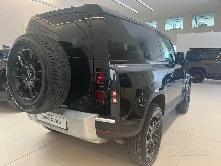 Land Rover Defender 2025 photo 2