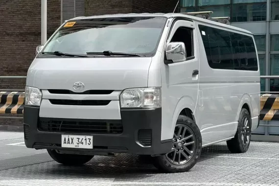 Toyota Hiace Commuter 2014 photo 2