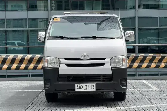 Toyota Hiace Commuter