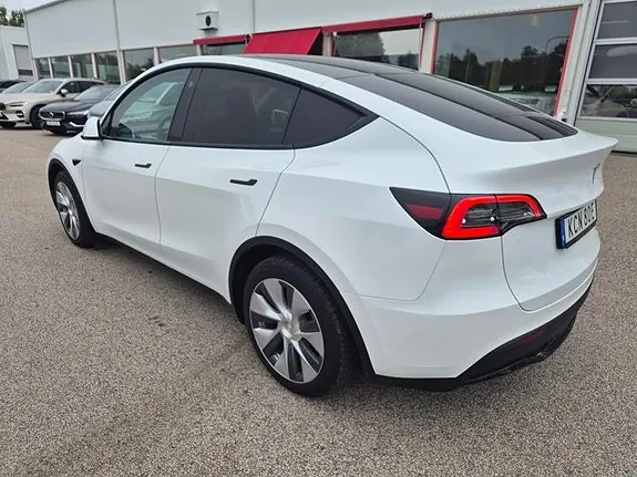 Tesla Model Y 2023 photo 3