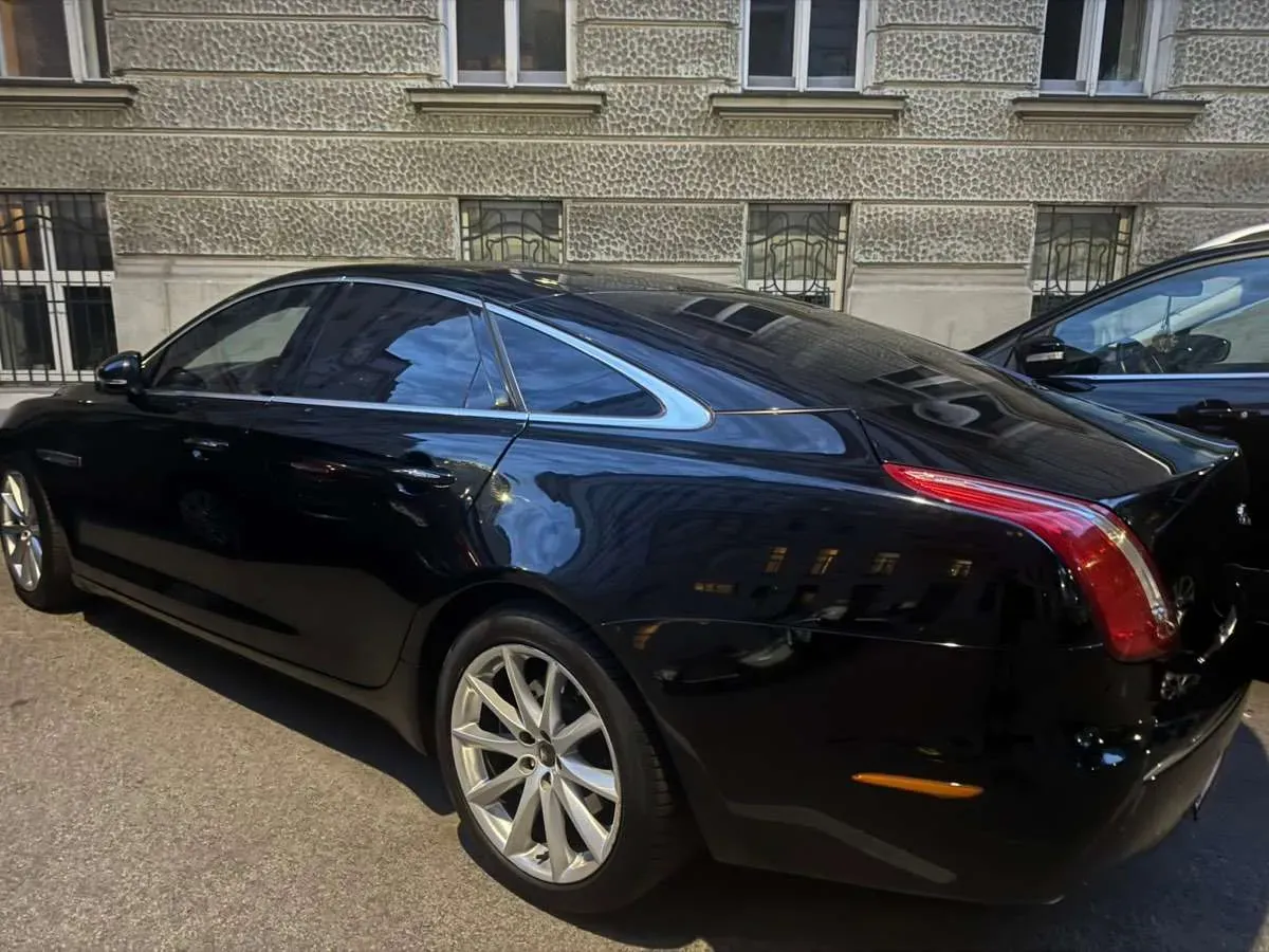 Jaguar Xj 2011 photo 2