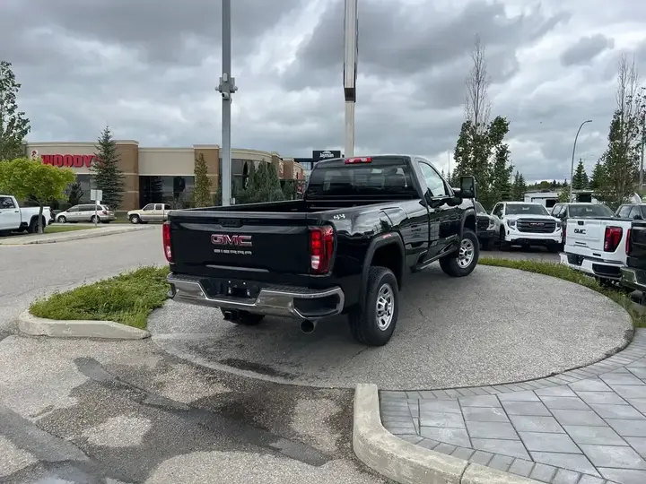 GMC Sierra 3500Hd 2026 photo 5