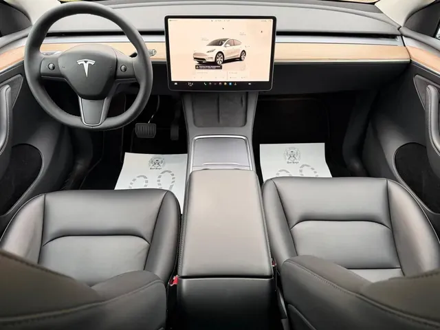 Tesla Model Y 2022 photo 2