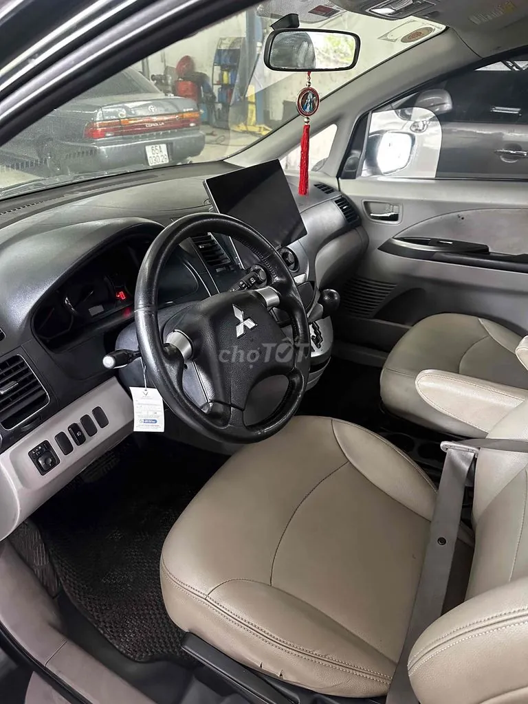 Mitsubishi Grandis 2005 photo 5