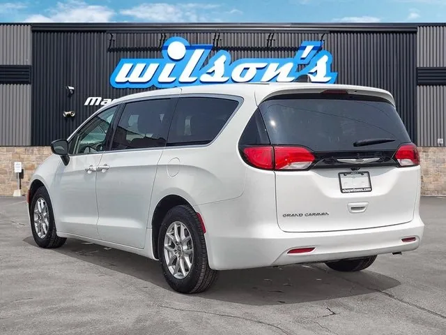 Chrysler Grand Caravan 2024 photo 3
