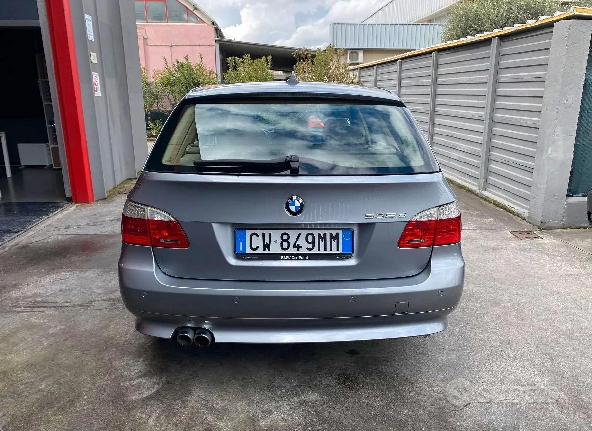 BMW 5 Series Touring 2005 photo 3