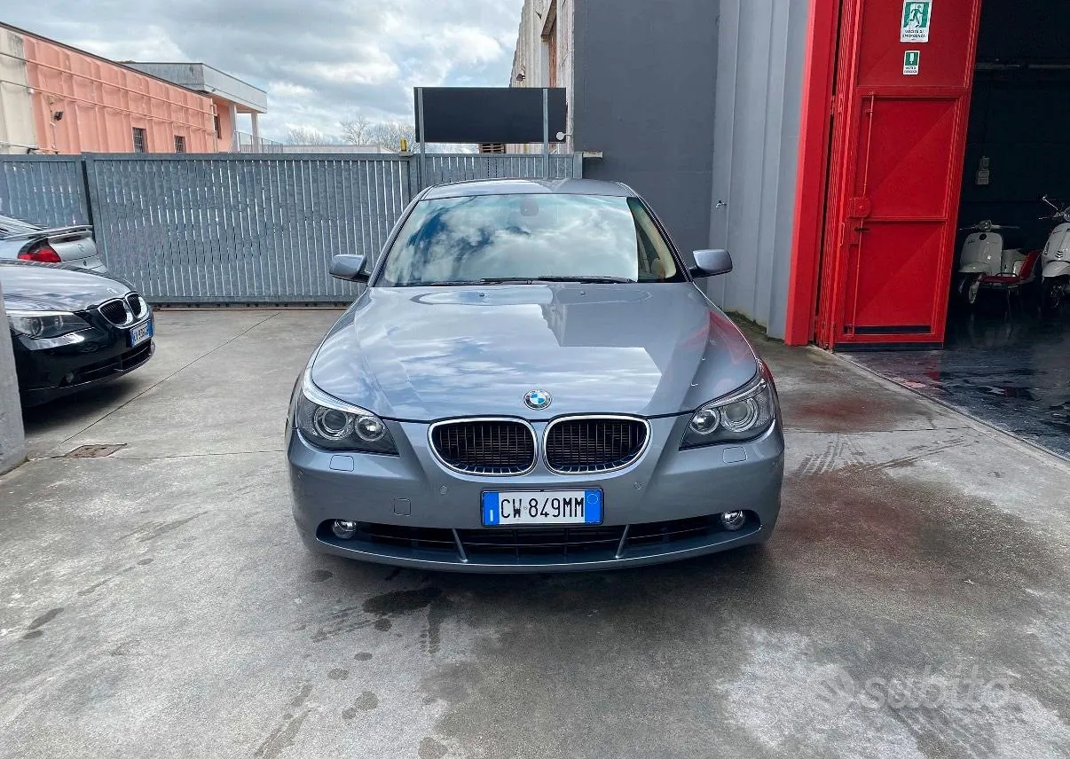 BMW 5 Series Touring 2005 photo 5