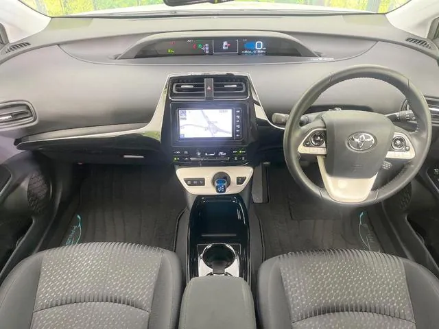 Toyota Prius 2018 photo 2