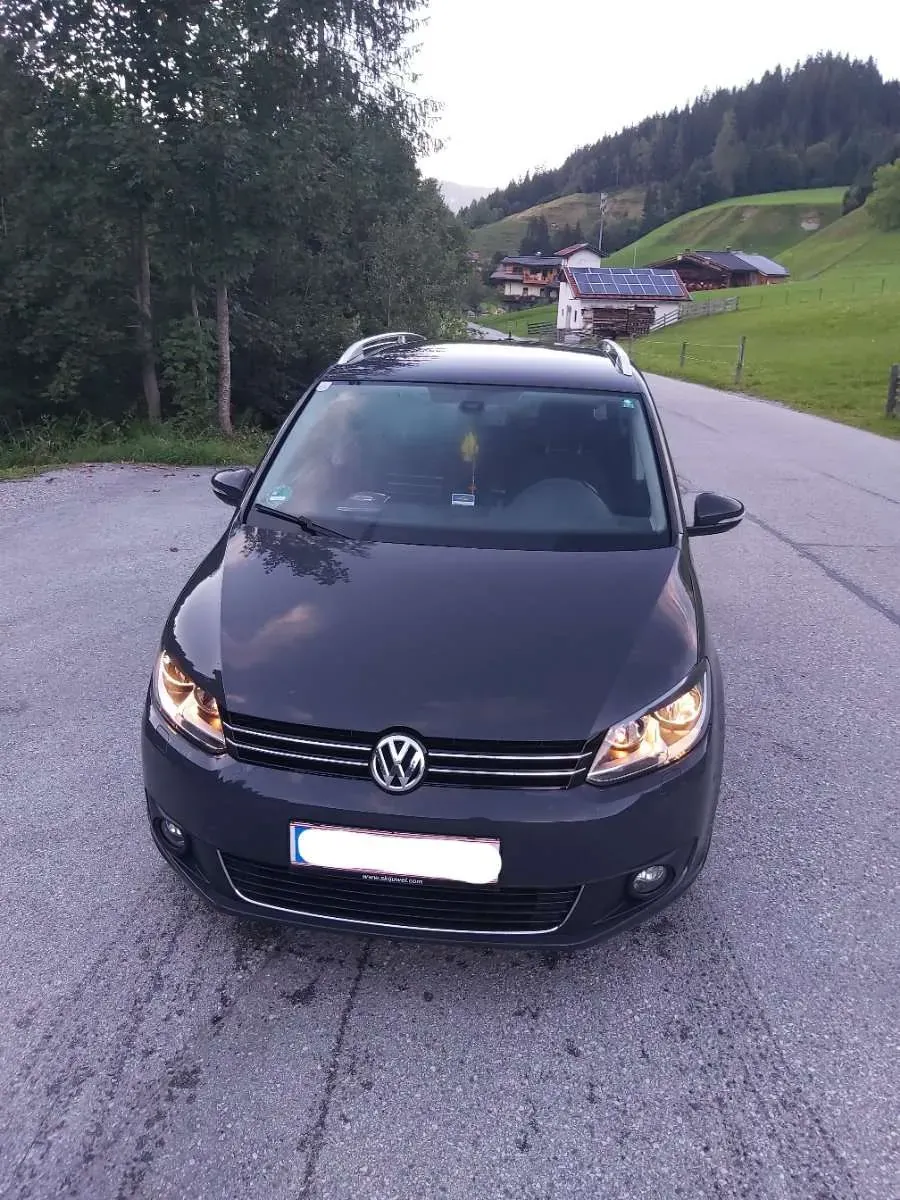 Volkswagen Touran 2015 photo 2