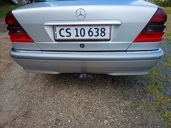 Mercedes-Benz C230