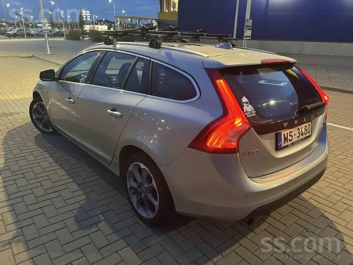 Volvo V60 2012 photo 4