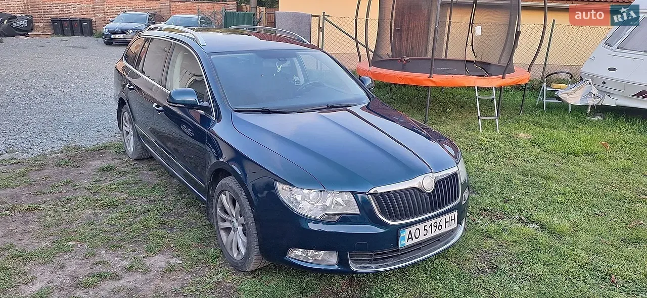 Skoda Superb 2012 photo 2