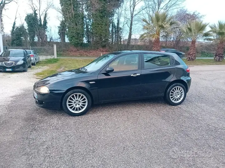 Alfa Romeo 147 2007 photo 2