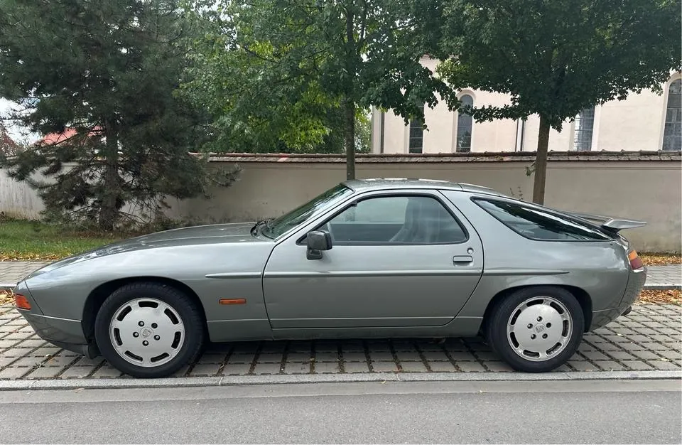 Porsche 928 S4